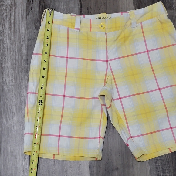 Nike Dri Fit Golf Bermuda Plaid Shorts - Picture 3 of 11